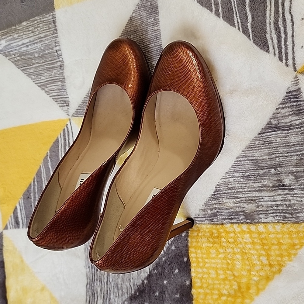 Shoes - Picture 2 of 6